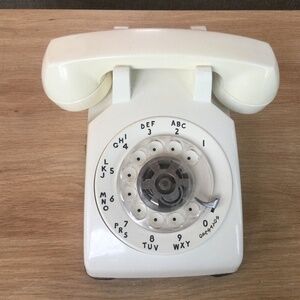 Vintage Bell Systems Cream Colored Model 500DM Rotary Dial Phone